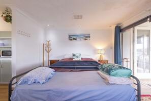 king bed, single bed with trundle, sleep 4 people
