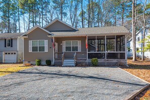 screened in porch! 