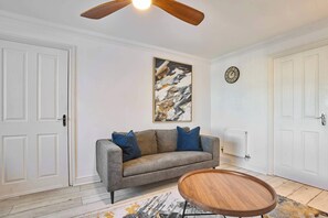 Honeycomb House, Launceston - Host & Stay