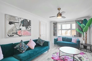 Cherry Blossom House, Launceston - Host & Stay