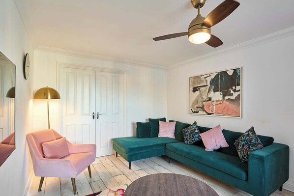 Cherry Blossom House, Launceston - Host & Stay