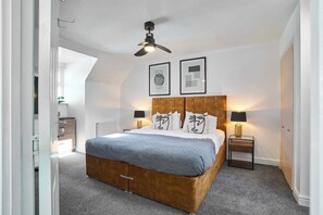 Hazelnut House, Launceston - Host & Stay