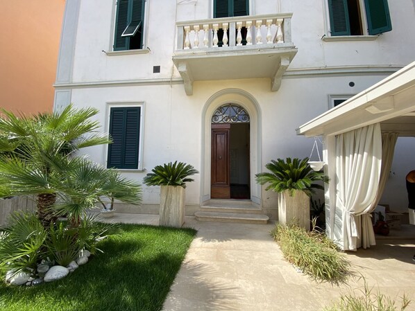 Exterior detail
