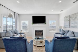 Beautifully decorated, 4 bedroom, 2 bath cottage