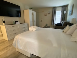 TV, Dresser & Wardrobe