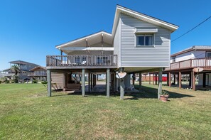 Lots of yard space for the kids to play