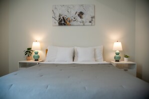 Luxurious Queen Memory Foam Mattress & Bedding
