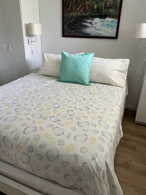 Comfortable Queen bed 