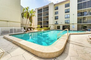 Bay Oaks Condominium | Community Pool | Single-Story Unit | 1st-Floor Condo