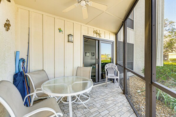 Siesta Key Vacation Rental | 2BR | 1BA | 690 Sq Ft | 2 Steps Required to Enter