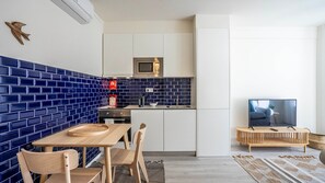 Stylish kitchenette with a bold blue backsplash, modern appliances, and a cozy dining area. The open-plan design creates a bright and inviting space for a comfortable stay.
#ModernKitchen #CozyLiving #PortoStay #DesignDetails #TravelPortugal
