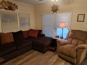 Living area 1 of 2
