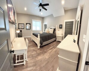 Bedroom - The Retreat at Candlers Mountain