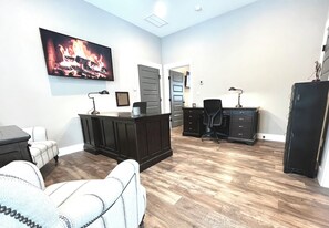 Entry and Work Space - The Retreat at Candlers Mountain