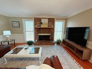 Main living room with SmartTV