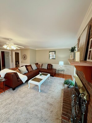 Main living room with SmartTV