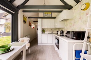 Robin's Nest,  1 bedroom near Wimbledon (6414)