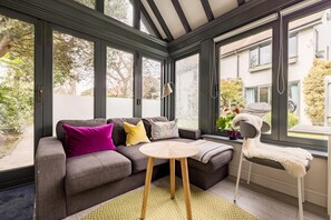 Robin's Nest,  1 bedroom near Wimbledon (6413)