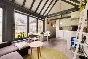 Robin's Nest,  1 bedroom near Wimbledon (6415)