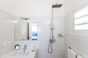 Bathroom Bedroom 2