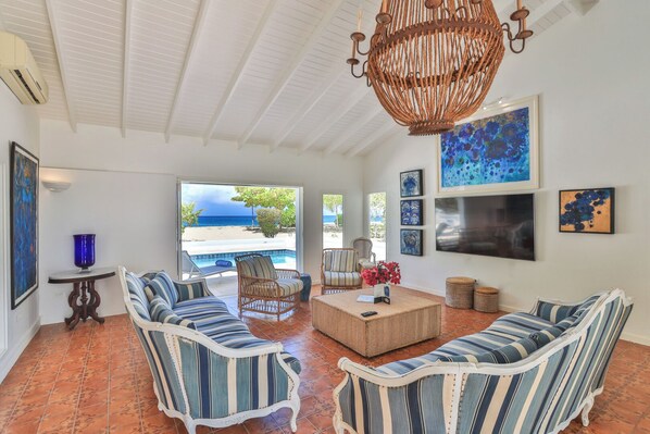 Blue Horizon Beach Bungalow (725)