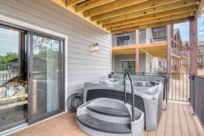 Lower Level Patio - Private Hot Tub