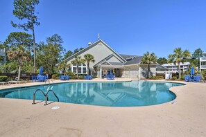 Brunswick Plantation Golf Resort | Community Amenities | Seasonal Outdoor Pool