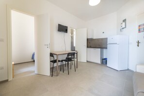 Autumn, Kitchen, Living Room, Spring, Summer