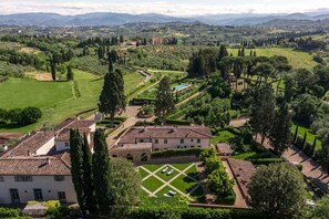 Activities, Amenities, Building Exterior, Facilities, Main Entrance, Planimetry, Pool, Room Detail, Spring, Summer