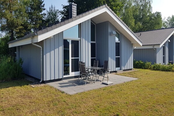 Stugans exteriör [sommar]