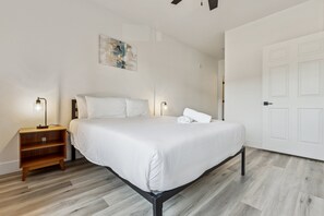 Bedroom 1 - Queen Bed
