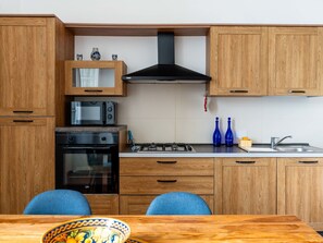 Holz, Küche, Cabinetry, Möbel, Küchengerät, Major Appliance, Herd, Gasherd, Herd, Countertop