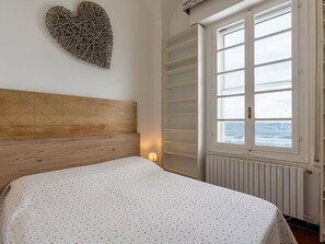 Bett, Schlafzimmer, Möbel, Bedding, Interior Design, Fussboden, Bettdecke, Flooring, Holz, Linens