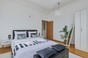 Best Sea View 2BR fully equipped, FAST Internet, Close to Beach, Store, Porto