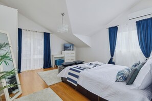 Best Sea View 2BR fully equipped, FAST Internet, Close to Beach, Store, Porto