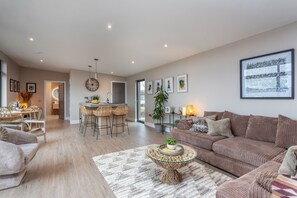 Living Room / Lounge