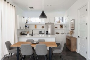 Spacious family dining area for 6 guests