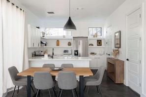Spacious family dining area for 6 guests