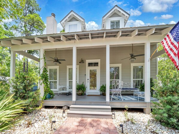 Welcome to Under the Oaks Cottage in Blue Mountain Beach