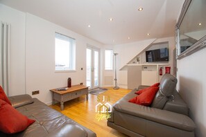 Living Room / Lounge