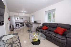 Living Room / Lounge