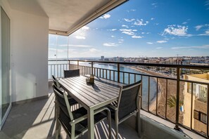 Balcony with dining area
