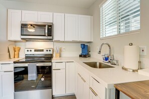 Kitchen | Desk | Free WiFi