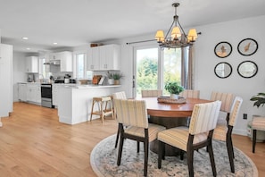 Architecture, Building, Dining Room, Dining Table, Furniture