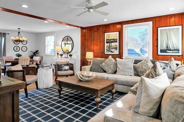 Home Decor, Furniture, Table, Coffee Table, Indoors