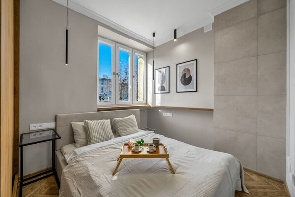 Comfortable, Private Bedroom | Book Now with RENTUJEMY.COM