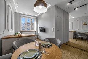 Stylish Living Room with Dining Area | Book Now with RENTUJEMY.COM
