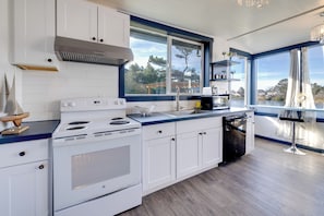 Kitchen | Cooking Basics | Dishwasher | 1st Floor