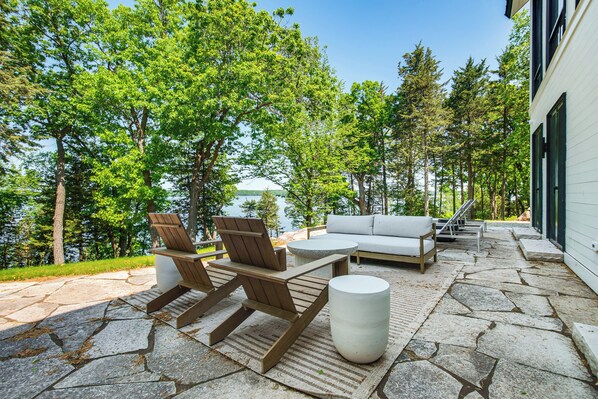 Markesan Vacation Rental | 4BR | 3.5BA | 4,000 Sq Ft | Stairs Required