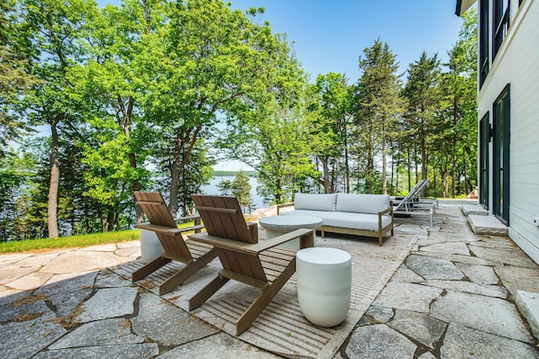 Markesan Vacation Rental | 4BR | 3.5BA | 4,000 Sq Ft | Stairs Required